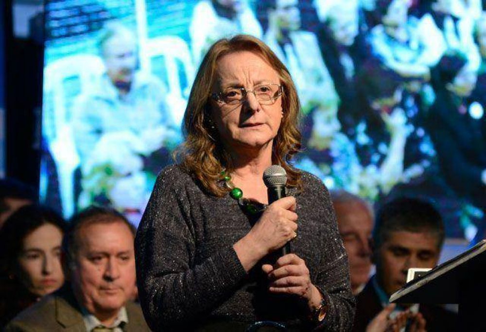 Imputaron a la gobernadora de Santa Cruz por desv�o indebido de fondos