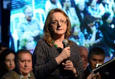Imputaron a la gobernadora de Santa Cruz por desv�o indebido de fondos