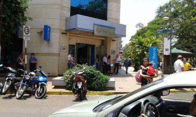 D�lar: En Misiones no hubo colas en bancos y casas de cambio que igual optaron por esperar a m�s precisiones