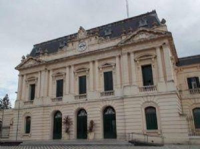 Renunci� la Tesorera de la Municipalidad de Bragado que estaba atrincherada