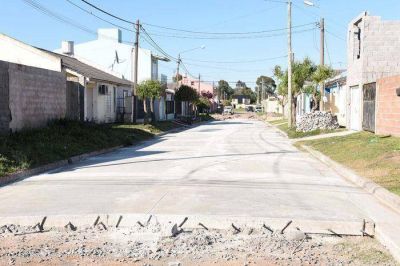 Contin�an los trabajos de pavimentaci�n en el barrio �12 de Octubre�