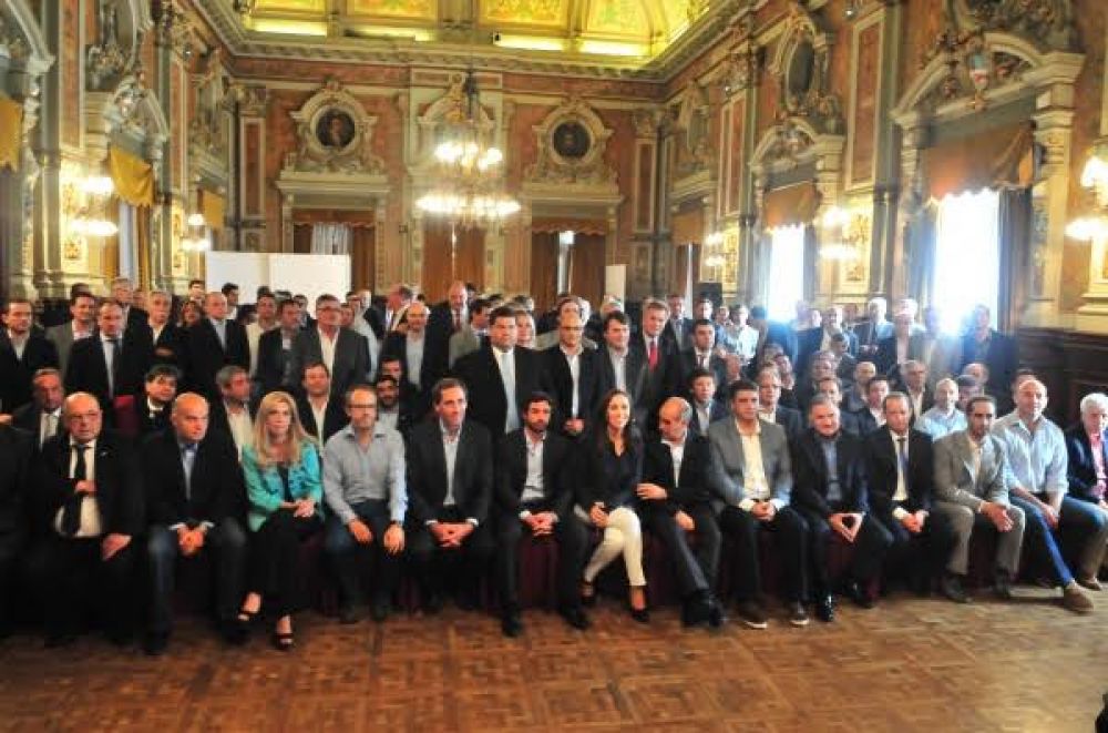 Bertellys se reuni� con la gobernadora Vidal junto a otros 130 intendentes