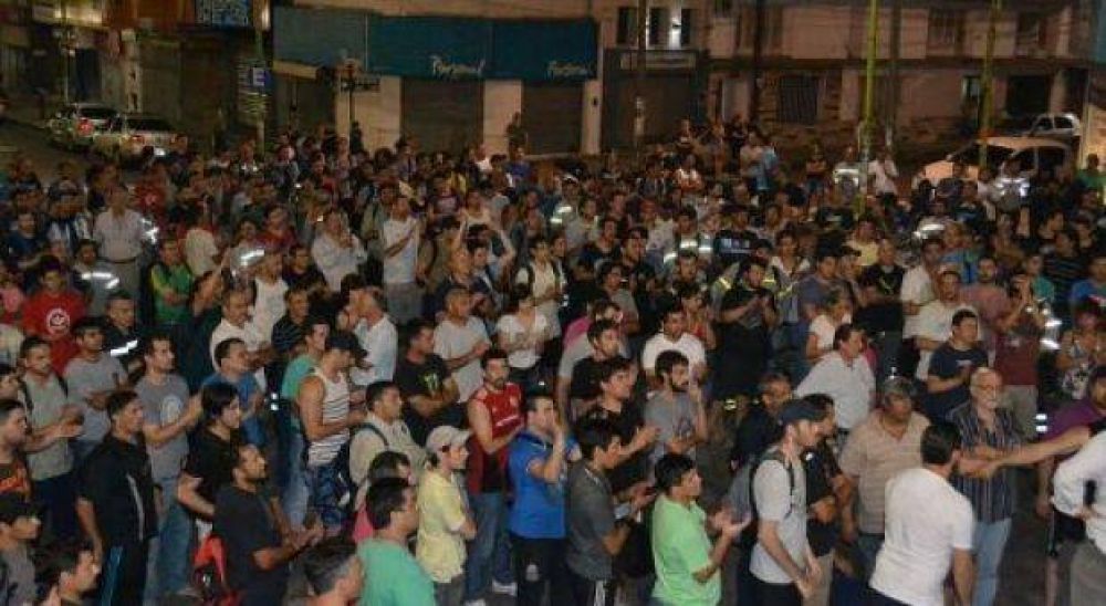 La UOM se moviliza al Ministerio de Trabajo por 600 despidos en Campana