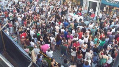 Tandil tambi�n se manifest� en defensa de la Ley de Medios
