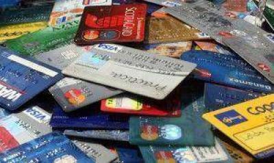 Ahora, la AFIP s� eximir� del 35% a pagos en d�lares con tarjeta por compras anteriores al fin del cepo