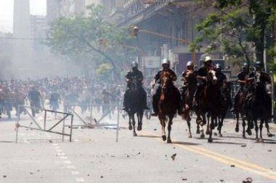 Se cumplen 14 a�os de la represi�n del 2001 y el fin del gobierno de De la R�a
