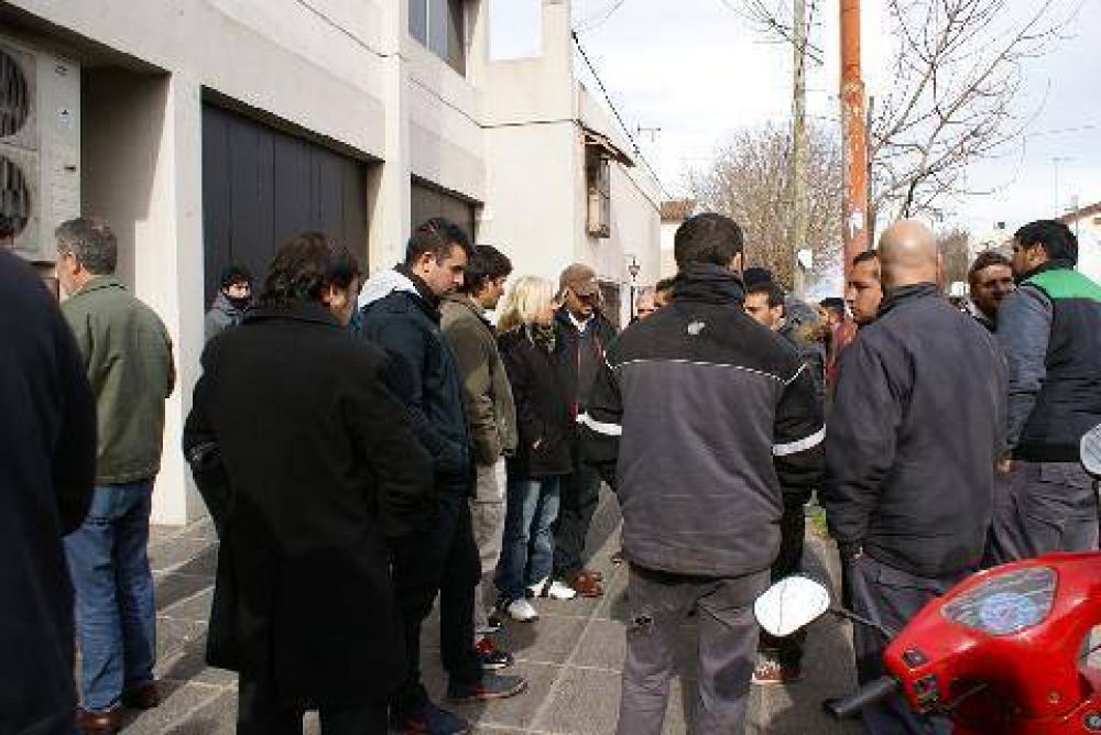 Avance de los trabajadores de Cartocor y Pop por el conflicto con el Grupo Arcor