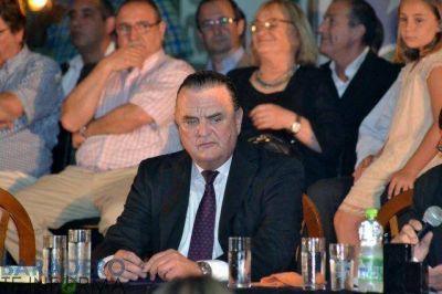 Carossi: �que salgan a poner lo que tienen que poner arriba de la mesa y que sepan gobernar�