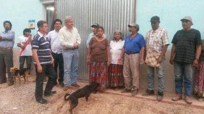 El ministro de Asuntos Ind�genas G�mez Almaras garantiz� asistencia jur�dica al cacique wich� Dino Salas