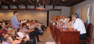 Con la presencia de intendentes y legisladores de la S�ptima, se junt� el FpV bonaerense