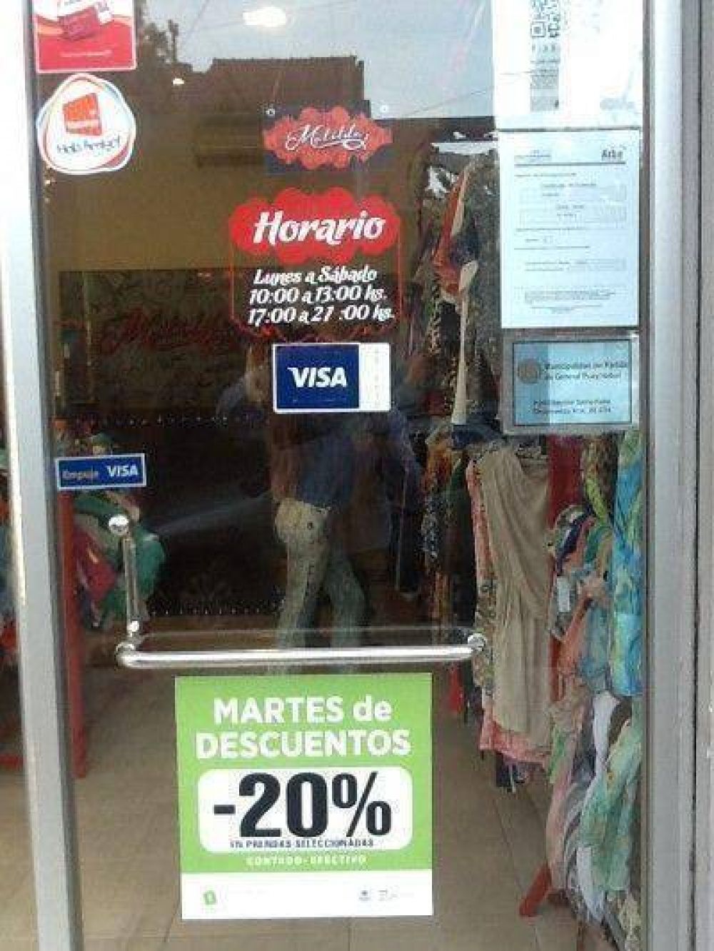 En v�speras de Navidad, inauguran grandes descuentos en Tejedor