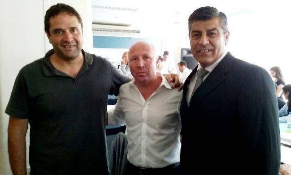 Funcionarios de Bienestar Social, con Mac Allister