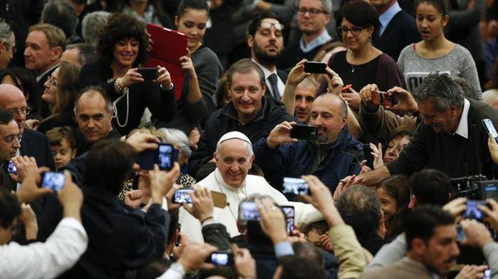 Francisco a los empleados vaticanos: «pido perdón por los escándalos»