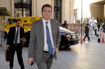 P�rez y sus funcionarios a�n no cobran noviembre