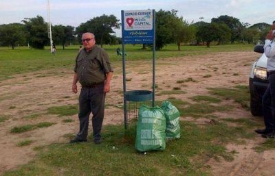 Jornada de limpieza en el Parque de la Democracia