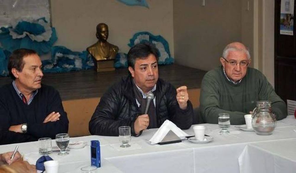 Eduardo Cabello continuar� al frente de la CGT, por lo menos, hasta marzo