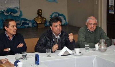 Eduardo Cabello continuar� al frente de la CGT, por lo menos, hasta marzo