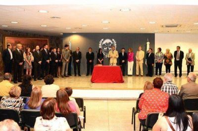 Rodr�guez Sa� tom� juramento a m�s funcionarios