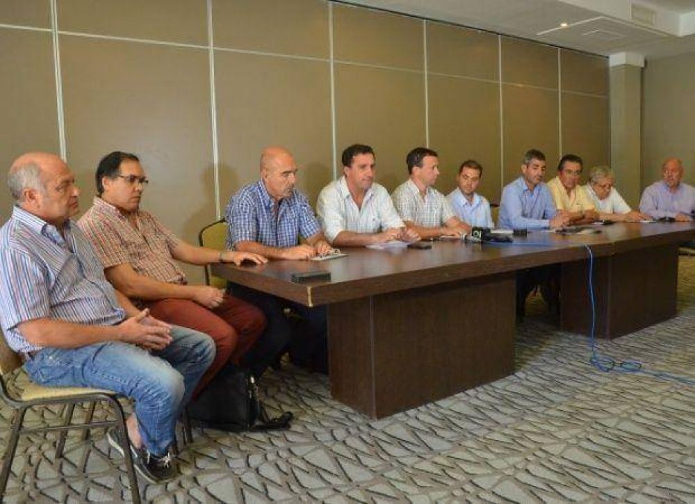 Fuerte reclamo de constructoras por las deudas que dej� Poggi