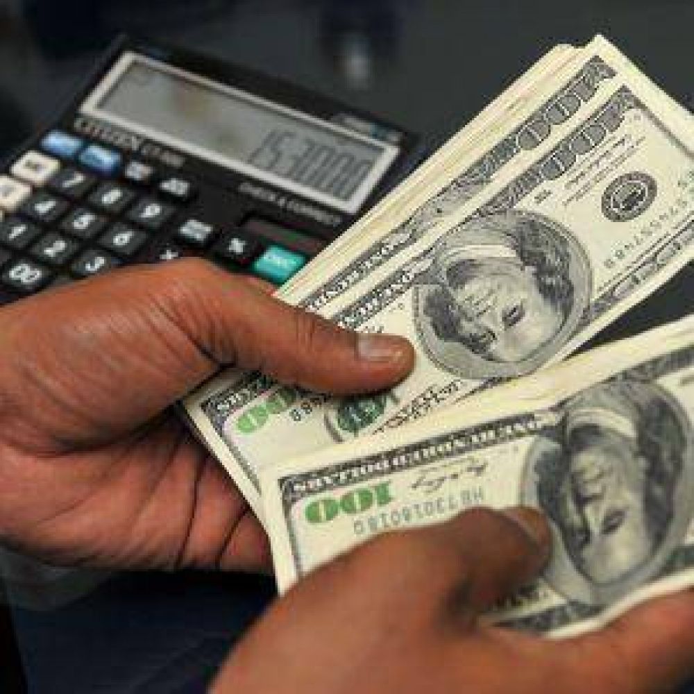 El d�lar subi� 14 centavos a $ 13,30