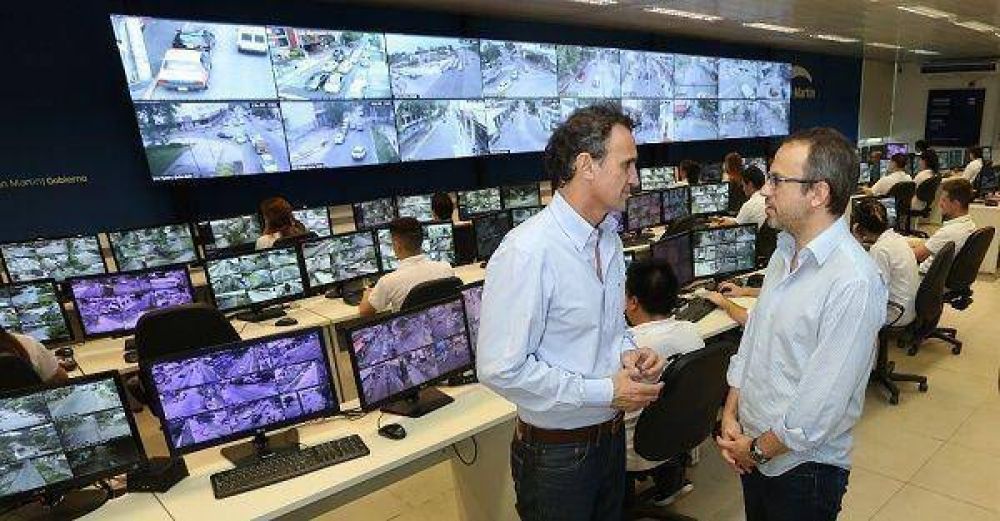 Katopodis y Valenzuela recorrieron el Centro Operativo de Monitoreo