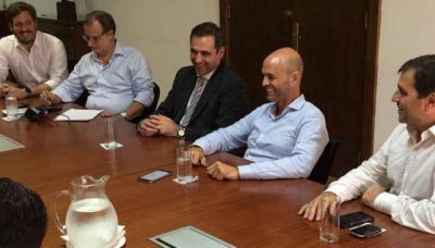 Mestre pag� el aguinaldo y junta monedas para afrontar sueldos