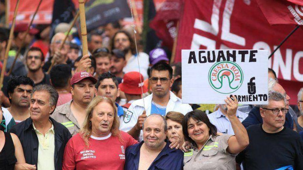 Partidos de izquierda reclamaron un bono navideo en la Plaza de Mayo