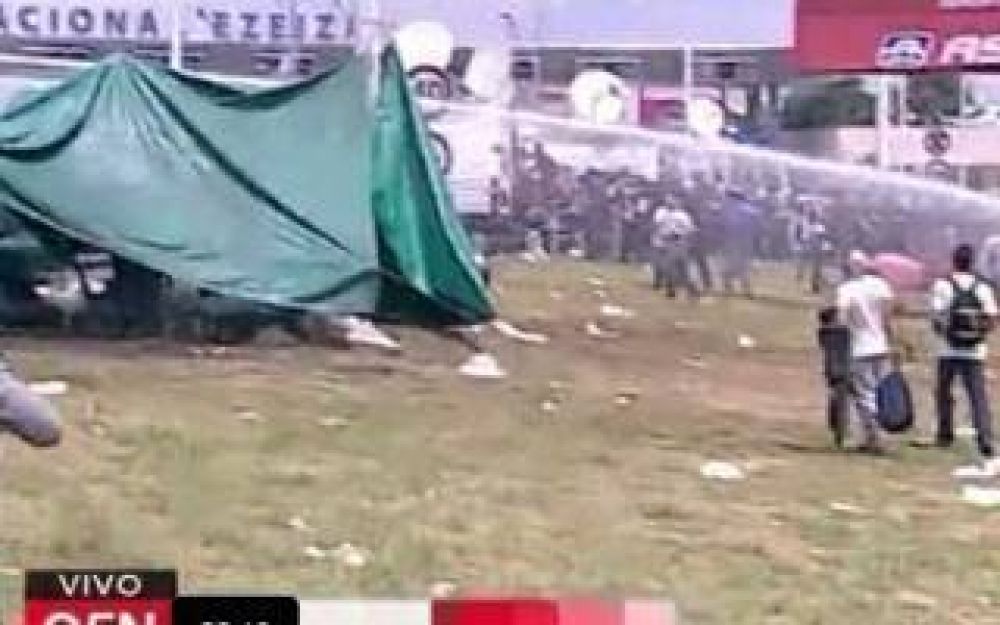 Cresta Roja: Incidentes con los trabajadores y Gendarmer�a en Ezeiza