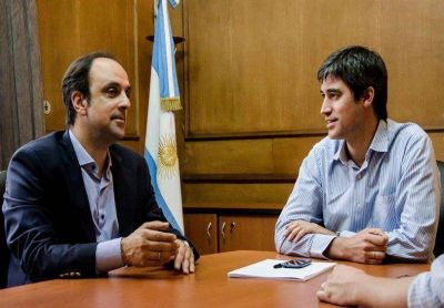 Adri�n P�rez recibi� a la conducci�n nacional de la UCR por la reforma pol�tica
