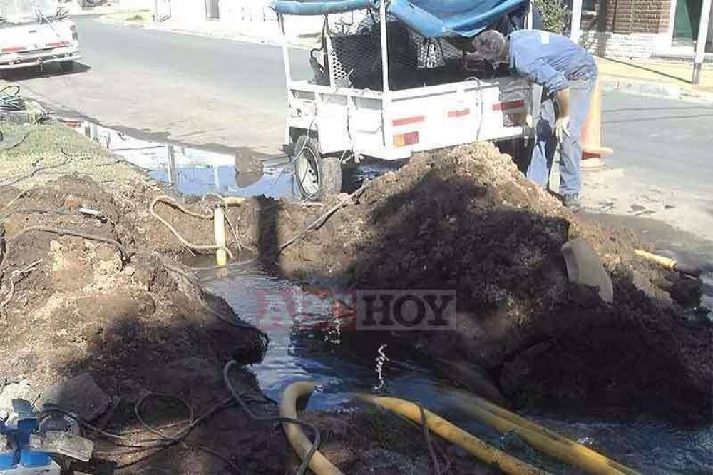 Por la rotura de un ca�o maestro, hay un amplio sector de la ciudad sin agua
