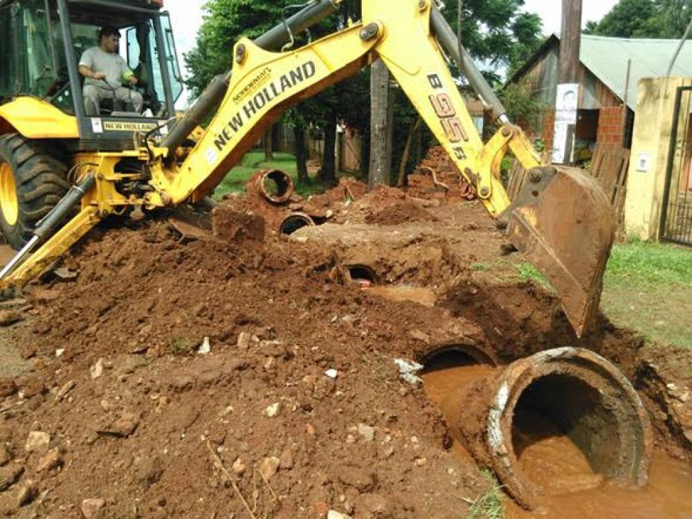 La Municipalidad de Posadas realiza trabajos de entubamientos en de diferentes barrios