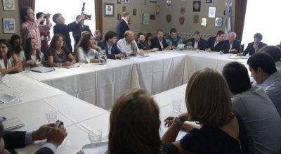 Presupuesto: Varios planteos de legisladores e intendentes del FpV al Ministro de Econom�a