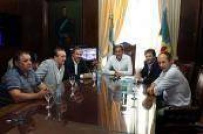 La Plata: El massismo se reuni� con Garro para 