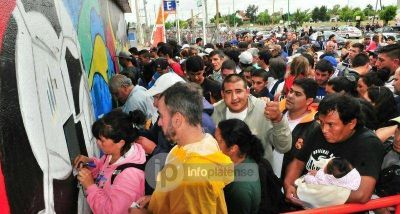 El Municipio comenz� a pagar sueldos a cooperativistas: Ma�ana contin�an desde las 13