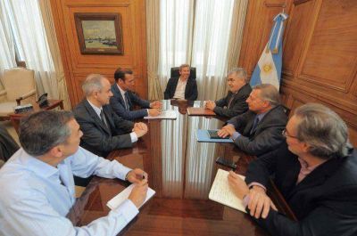 Gobernadores de Chubut y Neuqu�n pidieron a Naci�n respuestas urgentes para el petr�leo