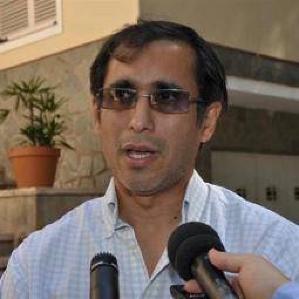 Paredes denunci� que buscan desestabilizar su gesti�n