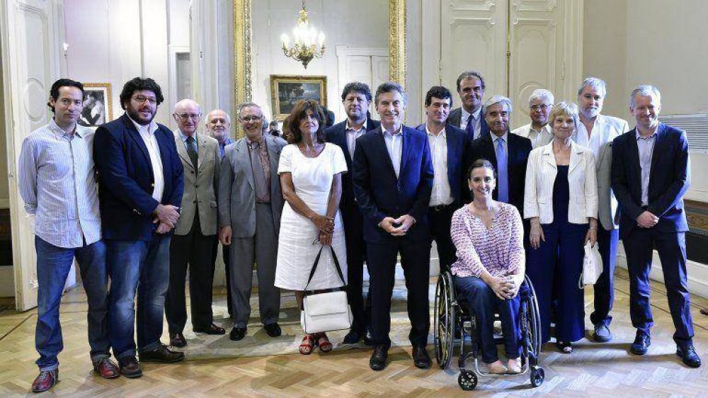 Mauricio Macri se reuni con intelectuales en la Casa Rosada