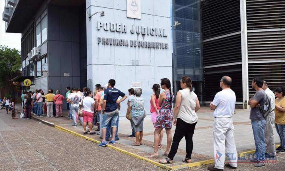 Corrientes paga sueldos desde el pr�ximo lunes y se diferencia de otras provincias