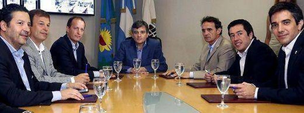 Zabaleta firm� un convenio con seis municipios para que Hurlingham provea medicamentos