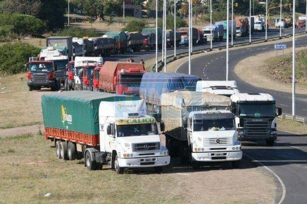 Unos ocho mil camioneros entrerrianos recibir�n el bono de fin de a�o 
