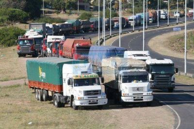 Unos ocho mil camioneros entrerrianos recibir�n el bono de fin de a�o 