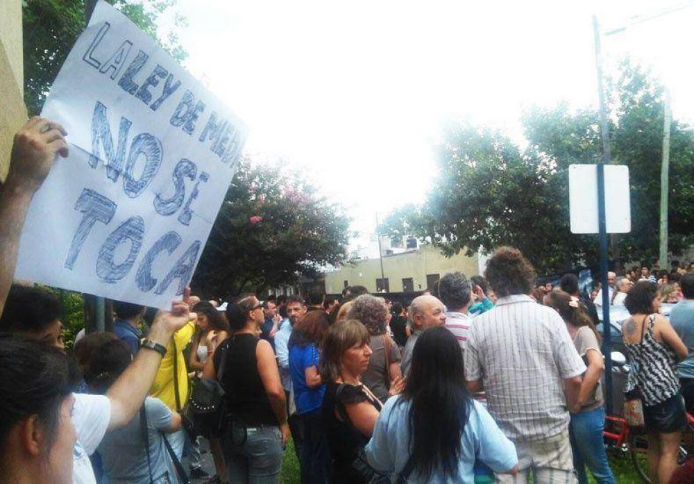Masiva marcha de santafesinos en apoyo a la Ley de medios y la Afsca