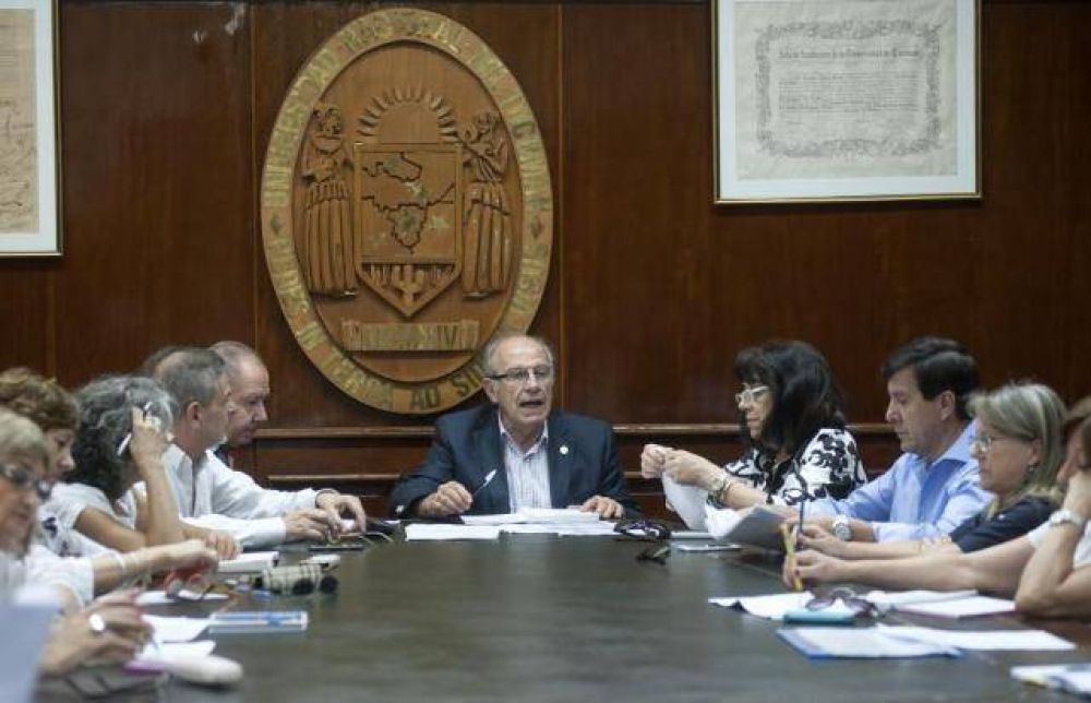 Revisar�n los cargos en la UNT para ver si cuentan con fondos
