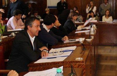 Azcona impulsa la creaci�n de una nueva Comisi�n