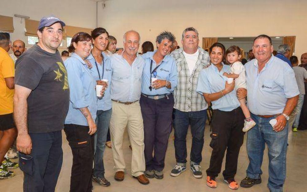 El Intendente brind� con los empleados en una jornada muy especial 