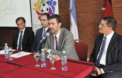 Urtubey present� la propuesta �2016 EL A�O POR LA PAZ, Salta inspira con el ejemplo�