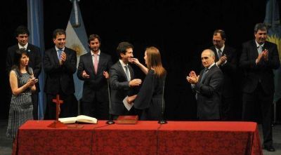El kirchnerismo desaf�a al �superministro� Cenz�n y le trae problemas a Vidal