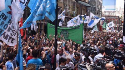 El kirchnerismo residual le declar� la guerra a Macri
