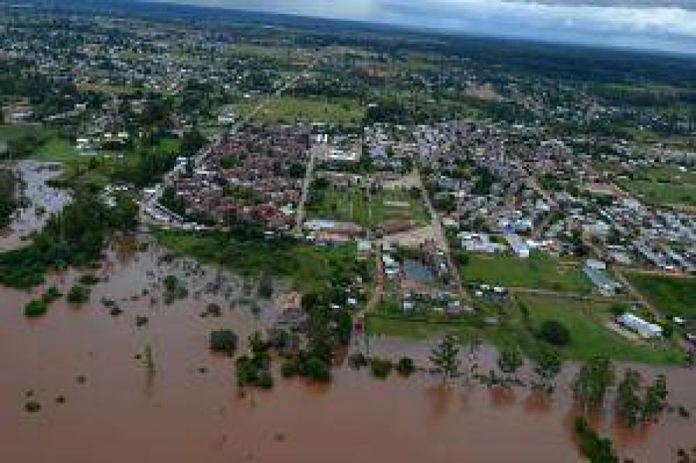 Ya son 25 mil los evacuados en el Litoral, pero mejora la situaci�n