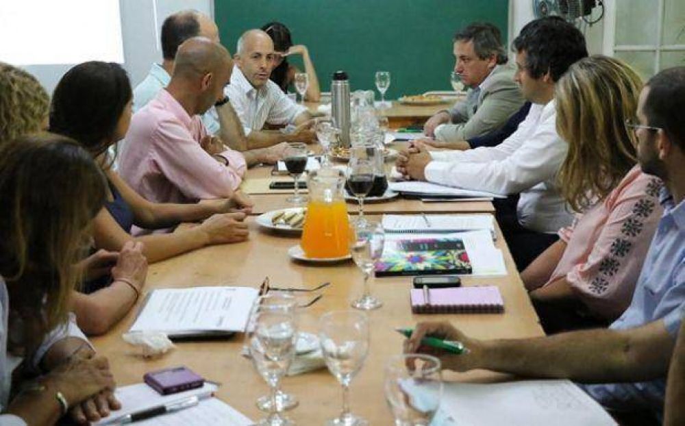 Por la crisis, Ducot� pospondr�a el cobro de su sueldo y el de sus funcionarios de primera l�nea